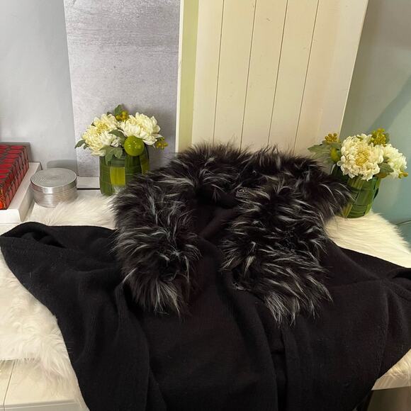 NEW Bebe Faux Fur Statement Collar Oversized Knit Shrug Draped Sweater Black Wh… - Picture 8 of 16